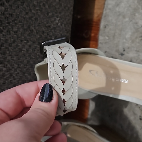 Wedge - Picture 2 of 6